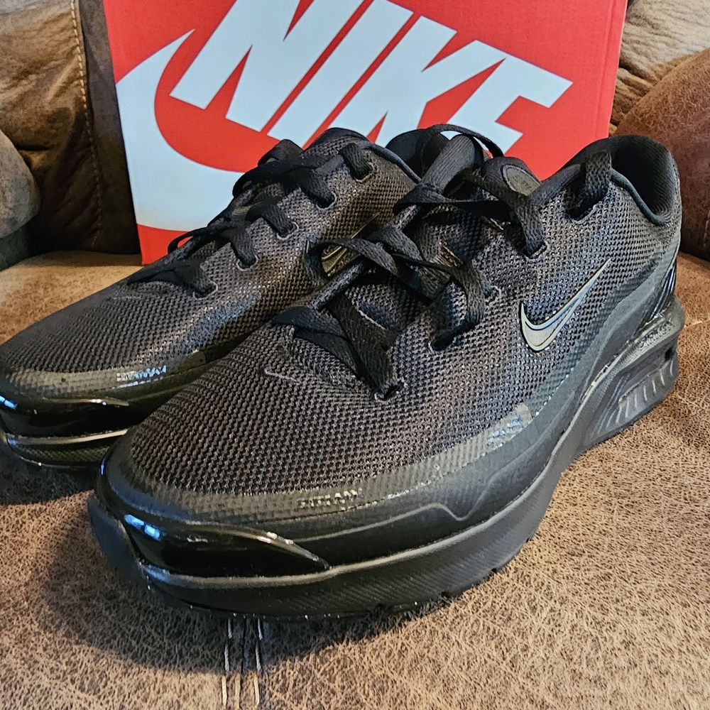 Nike Black Triple-Black Sneakers with Air Cushioning